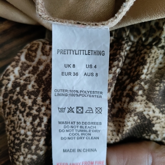 - Pretty Little Thing Shorts size 4 - Picture 5 of 6